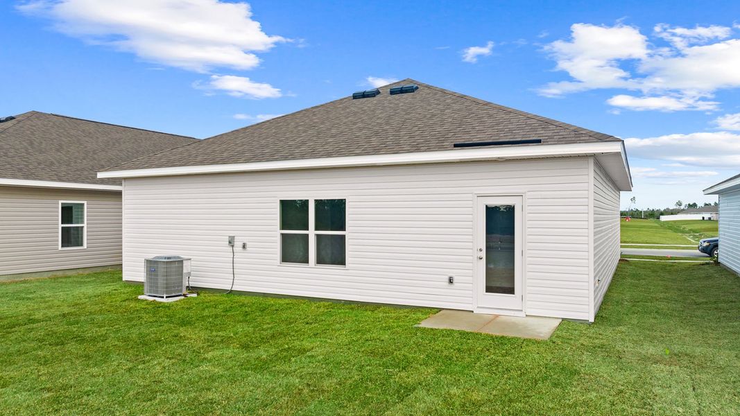 Representative exterior details of a home built from the The Eldridge by D.R. Horton in Liberty, Panama City (Image 18).