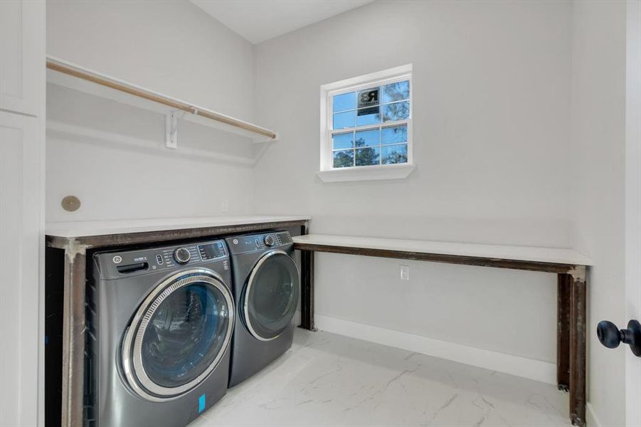 Oversized Utilitty - Washer and Dryer Included!