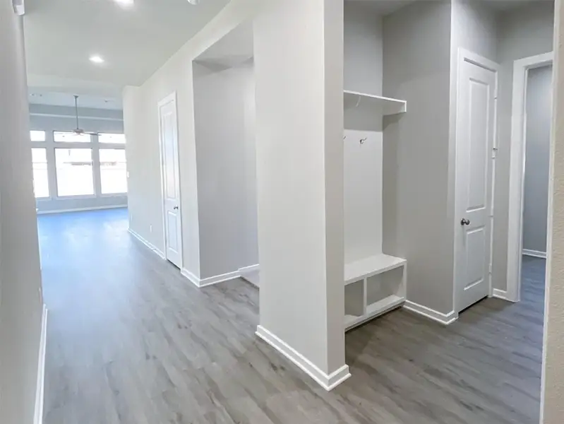 Spacious, unfurnished interior of a new home in Lago Mar  50'  &  55', Texas City (Image 6).