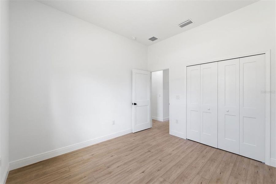 Spacious, unfurnished interior of a new home in , Ocala (Image 15).