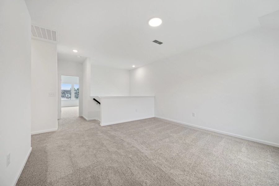 Representative images and renderings are for illustrative purposes. Actual structural options and design finishes of home may vary.
