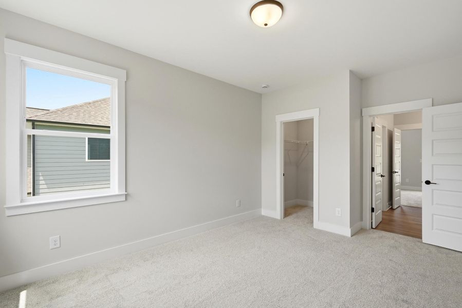 Spacious, unfurnished interior of a new home in Rone Creek, Waxhaw (Image 26).