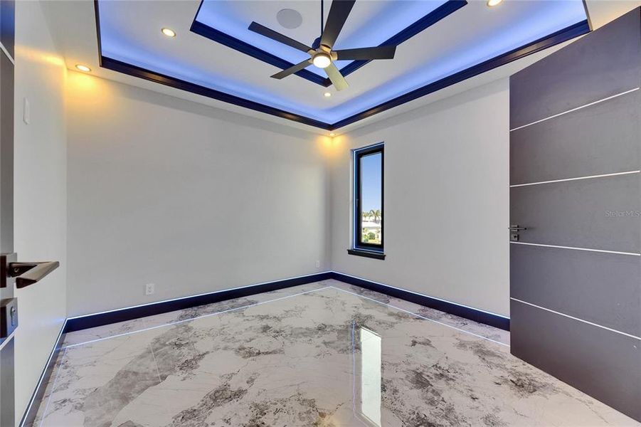 Spacious, unfurnished interior of a new home in , Apollo Beach (Image 36).