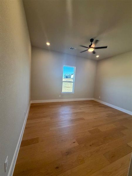 Spacious, unfurnished interior of a new home in Capitol Hill, Anna (Image 33).
