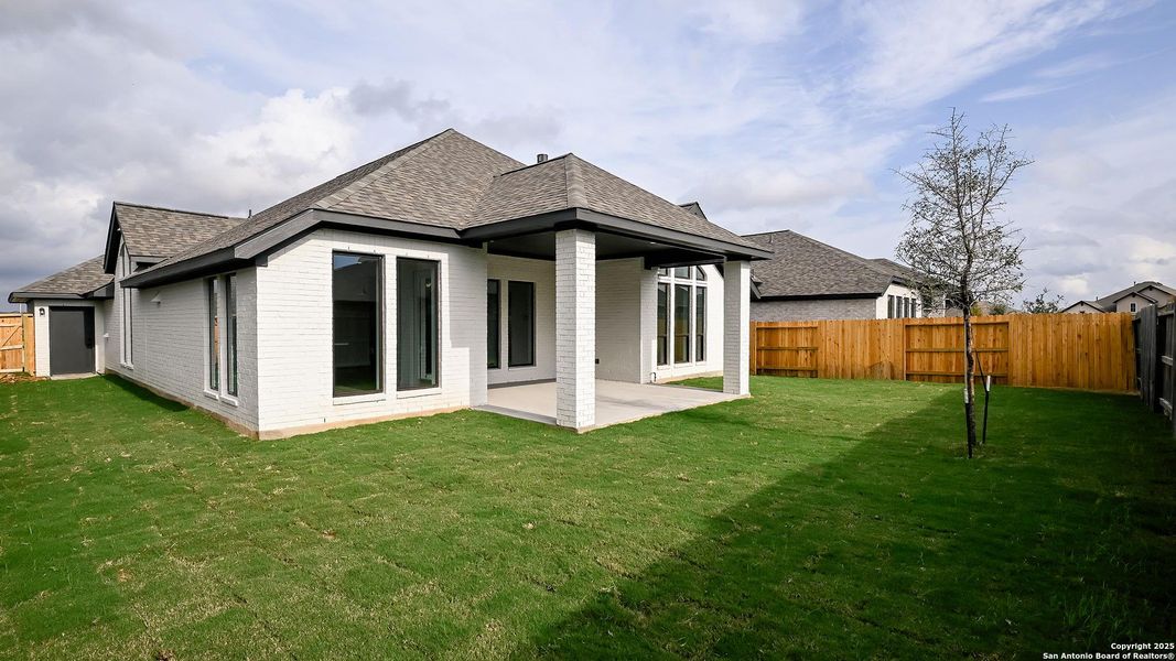 Exterior details and patio area of a home in Veramendi 60', New Braunfels (Image 4).