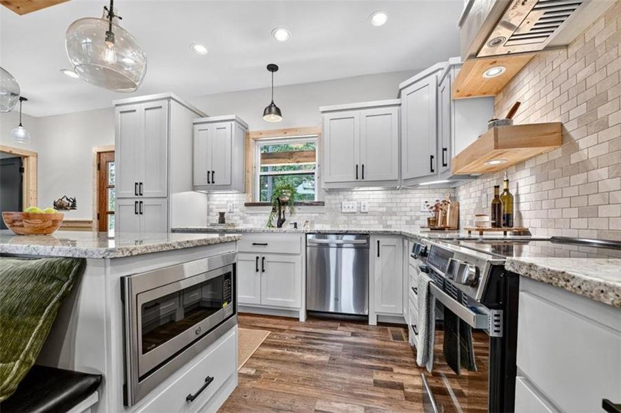 Furnished interior view inside a new home in , Ellijay (Image 34). Furnished interior view inside a new home in , Ellijay (Image 34).