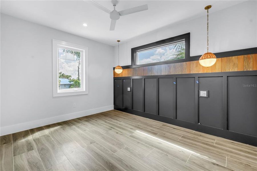 Spacious, unfurnished interior of a new home in , Sarasota (Image 20).