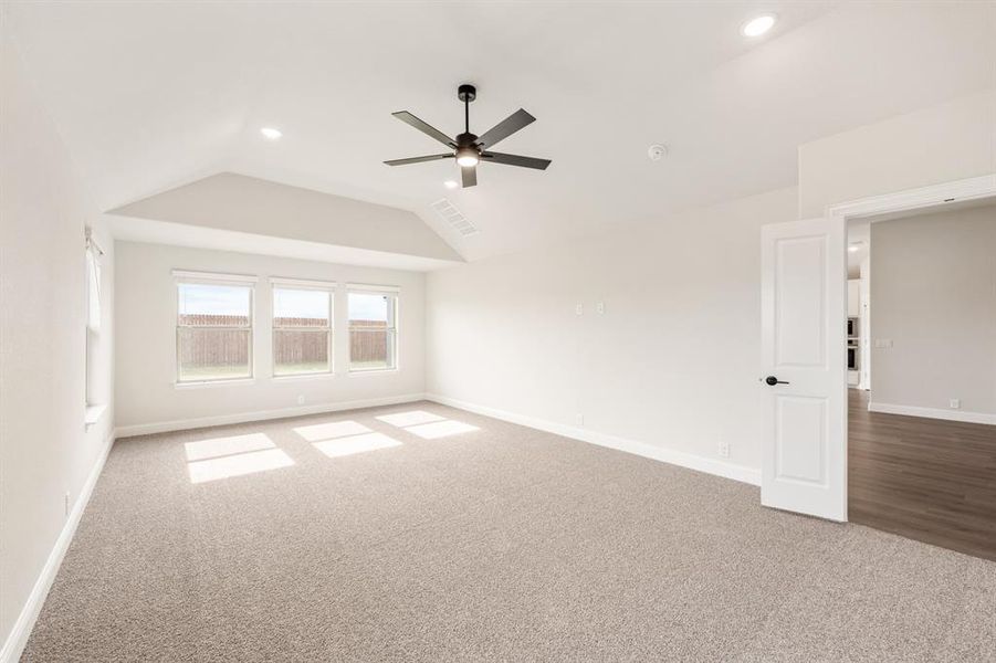 Spacious, unfurnished interior of a new home in Ridge Ranch, Mesquite (Image 23).