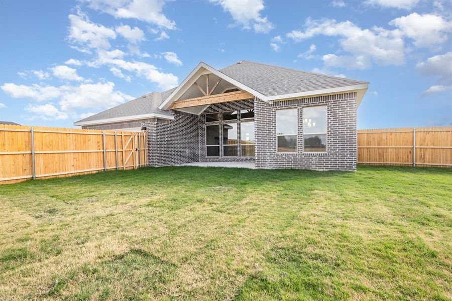 Exterior details and patio area of a home in Ten Mile Creek Estates, DeSoto (Image 3).