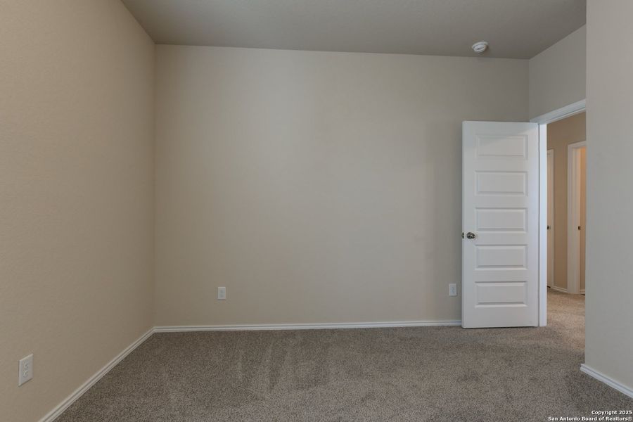 Spacious, unfurnished interior of a new home in Somerset Trails, San Antonio (Image 22).