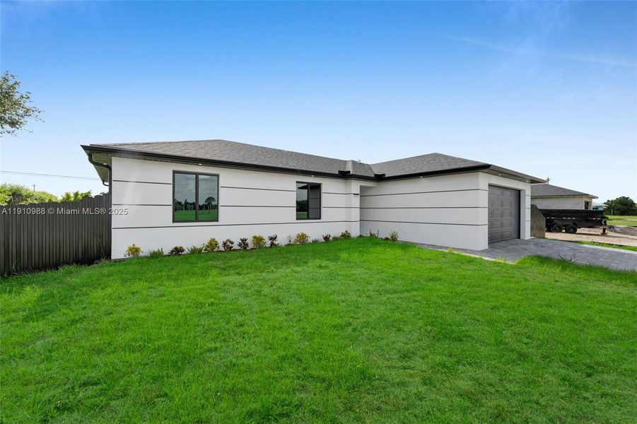 Exterior details and patio area of a home in , Cape Coral (Image 21). Exterior details and patio area of a home in , Cape Coral (Image 21).