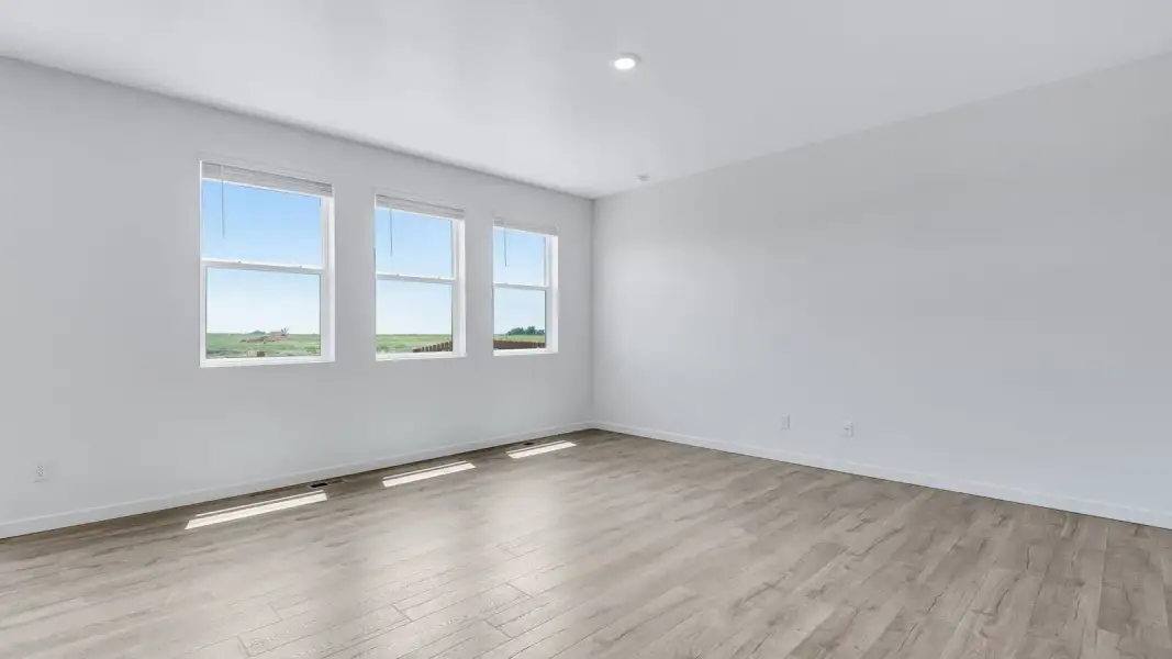 Spacious, unfurnished interior of a new home in Vista Meadows, Fort Lupton (Image 13).