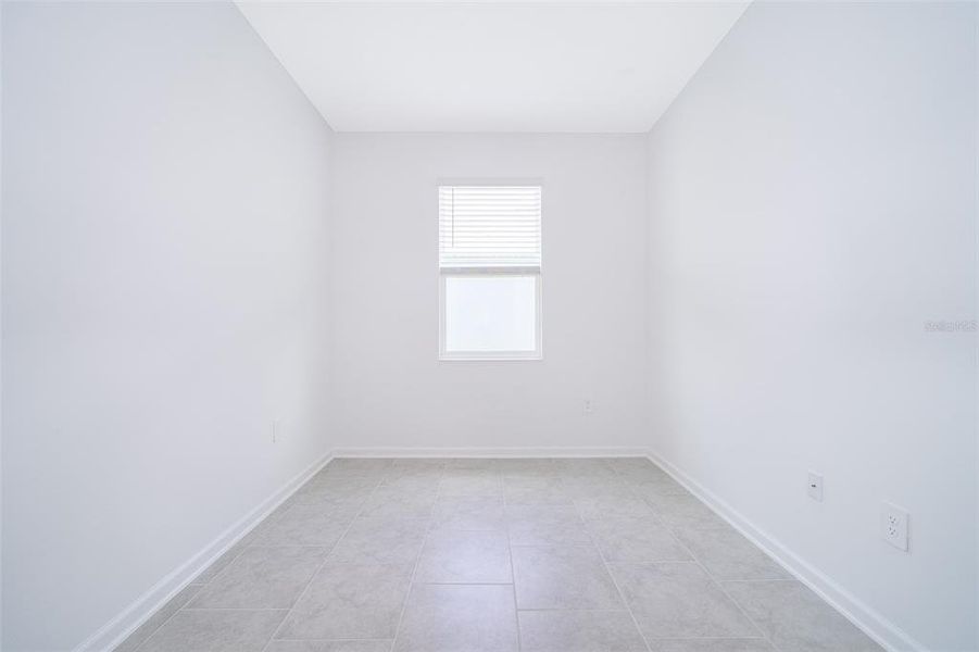 Spacious, unfurnished interior of a new home in Windsong: Estate Collection, Leesburg (Image 18).