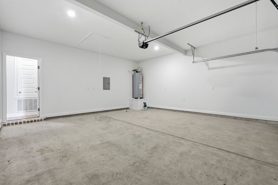 Spacious, unfurnished interior of a new home in Southern Charm, Crestview (Image 23).