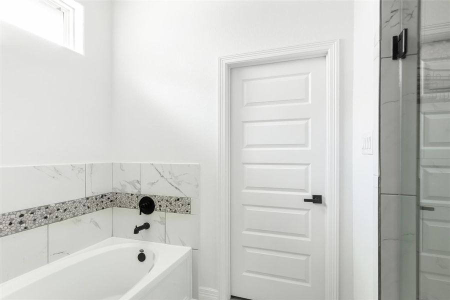 Furnished interior view inside a new home in , Anahuac (Image 14).