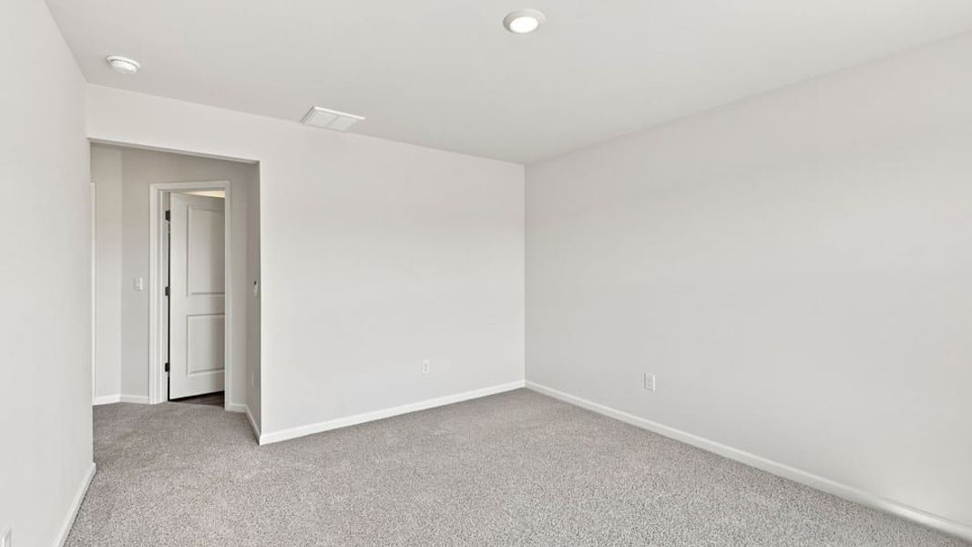 Spacious, unfurnished interior of a new home in Baxter Village, Boiling Springs (Image 28).