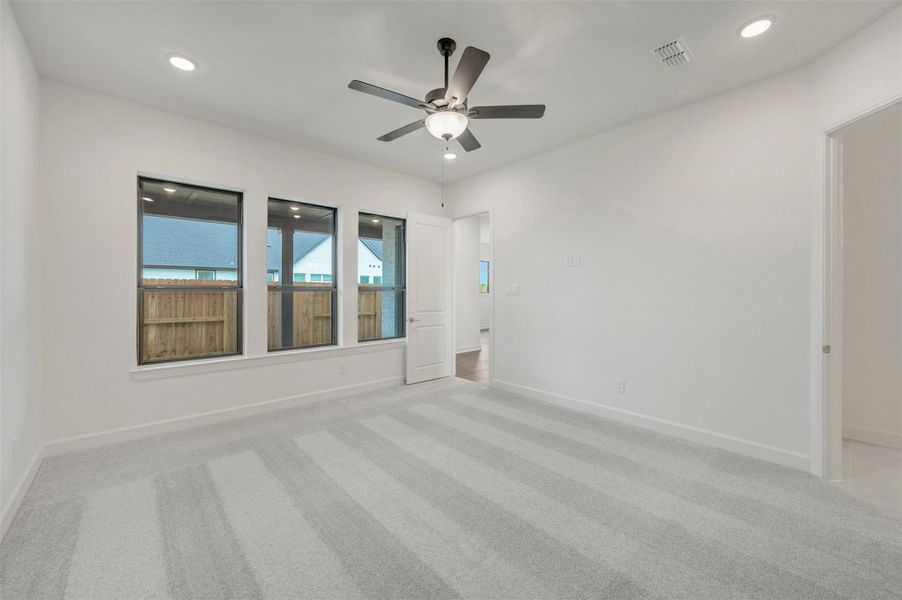 Spacious, unfurnished interior of a new home in Riceland - Enclave Row Collection, Mont Belvieu (Image 25).