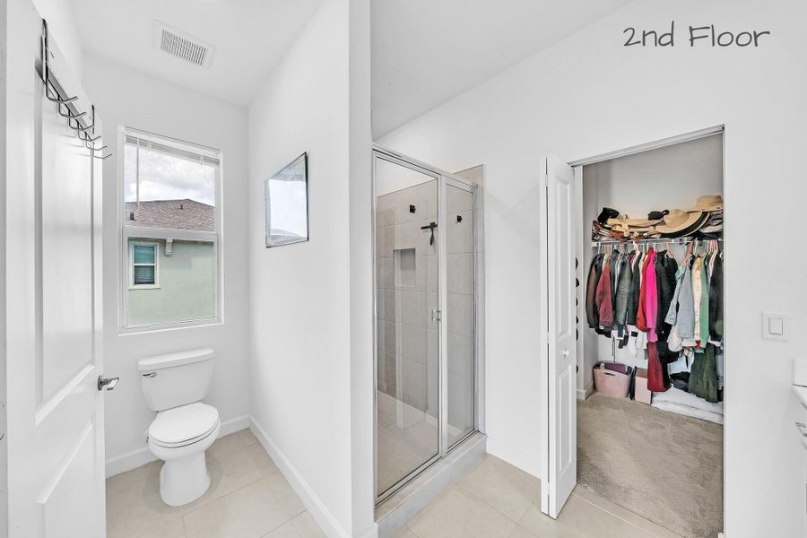 Furnished interior view inside a new home in , Port St. Lucie (Image 13).