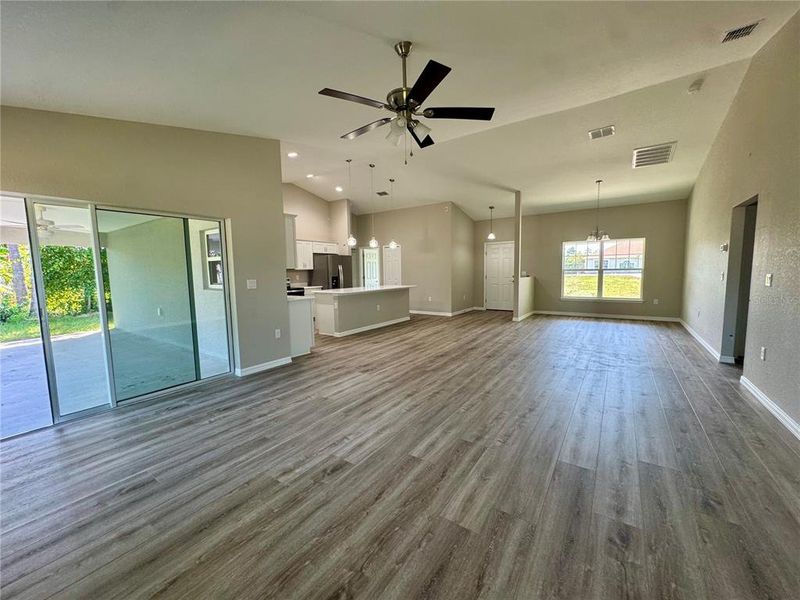 Spacious, unfurnished interior of a new home in , Dunnellon (Image 12).