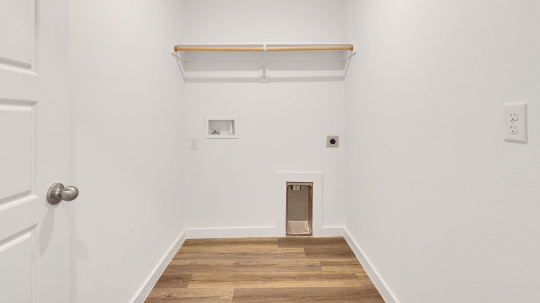 Spacious, unfurnished interior of a new home in Allen Farms, Lubbock (Image 16).