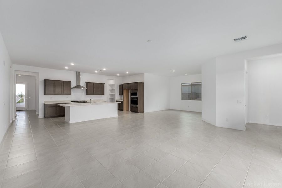 Spacious, unfurnished interior of a new home in Tierra Vistoso, Surprise (Image 9).
