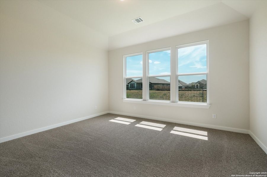Spacious, unfurnished interior of a new home in Foxbrook, Cibolo (Image 27).