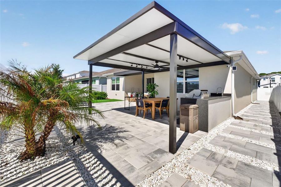 Exterior details and patio area of a home in , Winter Garden (Image 34).