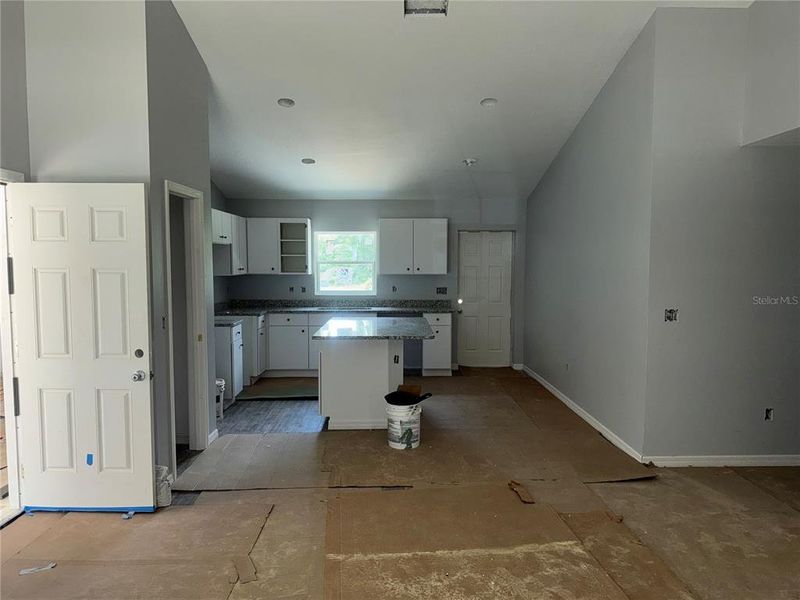 Spacious, unfurnished interior of a new home in , Ocala (Image 20).