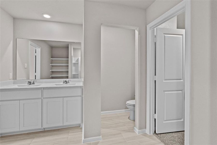 Furnished interior view inside a new home in Meadowbrook Estates, Cleburne (Image 10).