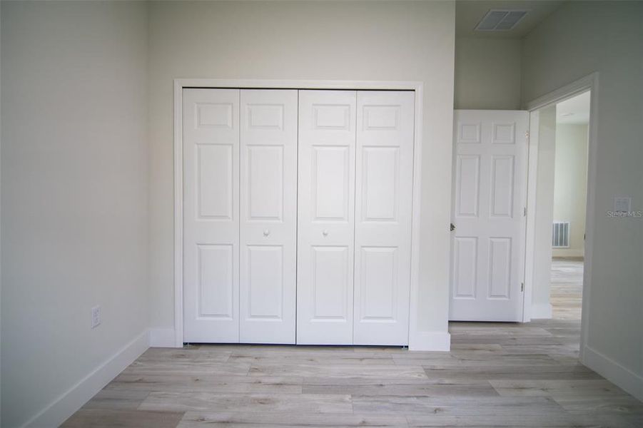 Spacious, unfurnished interior of a new home in , Ocala (Image 14).