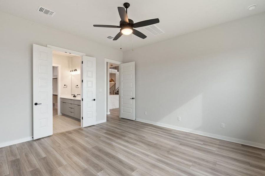 Spacious, unfurnished interior of a new home in Lagos Reserve, Manor (Image 27).