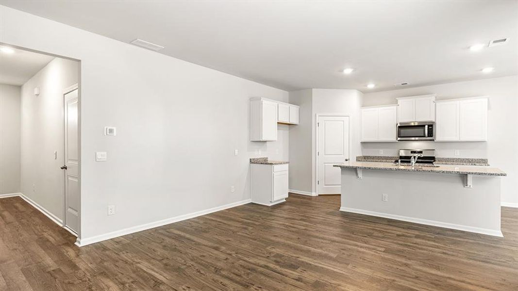 Spacious, unfurnished interior of a new home in Poplar Preserve, Newnan (Image 16).