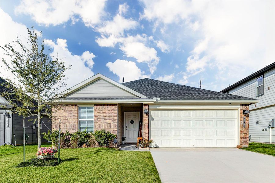 Front exterior of a new home in Tamarron, Fulshear, TX, highlighting curb appeal (Image 1). Front exterior of a new home in Tamarron, Fulshear, TX, highlighting curb appeal (Image 1).