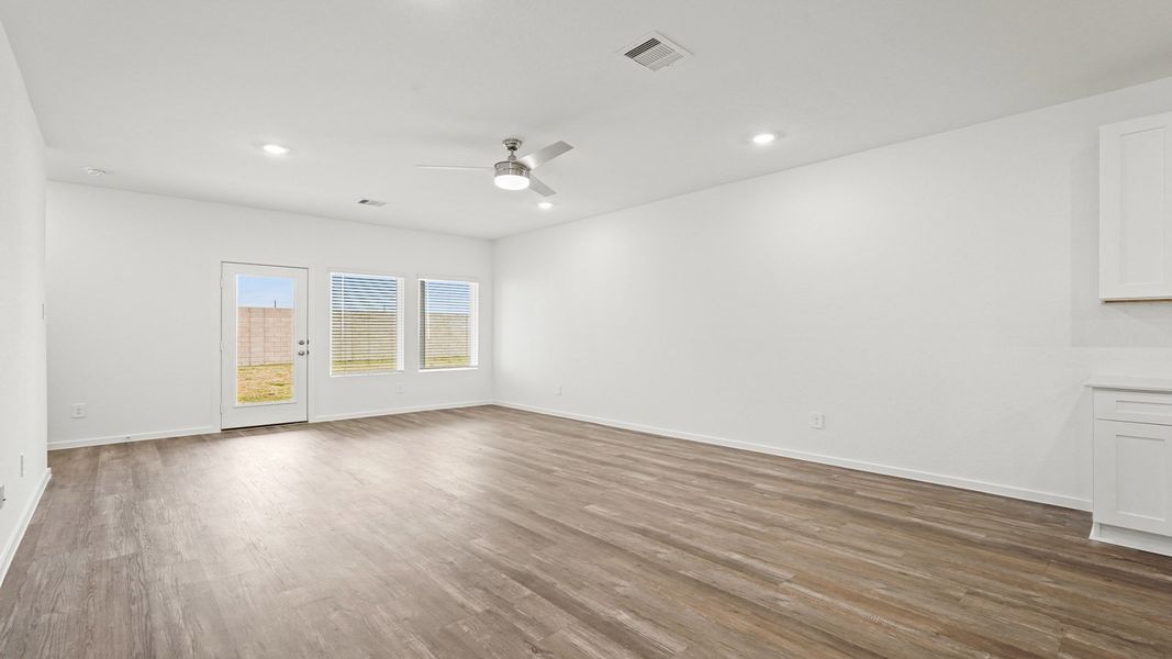 Spacious, unfurnished interior of a new home in Sunterra, Katy (Image 14).