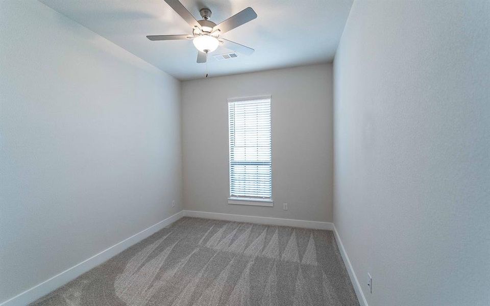 Spacious, unfurnished interior of a new home in Heath Golf & Yacht Club, Forney (Image 13).