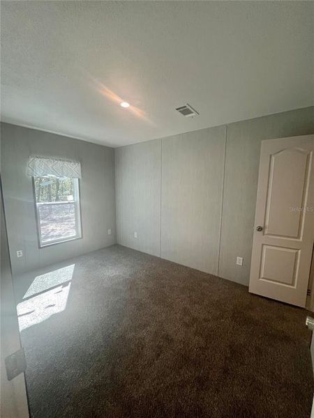 Spacious, unfurnished interior of a new home in , Florahome (Image 10).