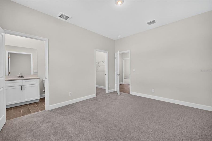 Spacious, unfurnished interior of a new home in , Port Charlotte (Image 24).