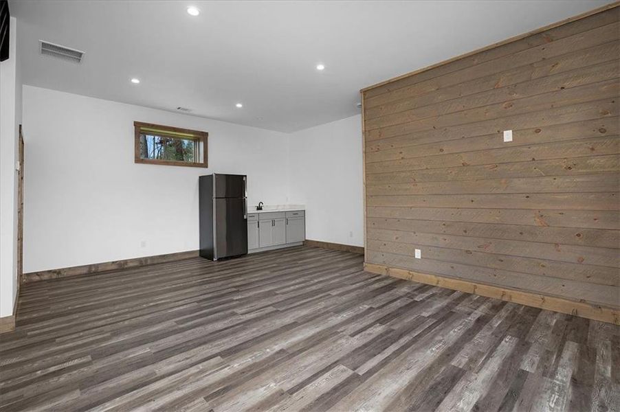 Spacious, unfurnished interior of a new home in , Ellijay (Image 19).