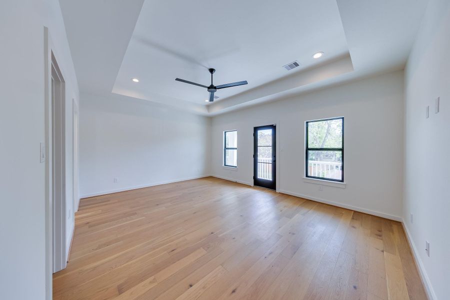 Spacious, unfurnished interior of a new home in , Houston (Image 41).