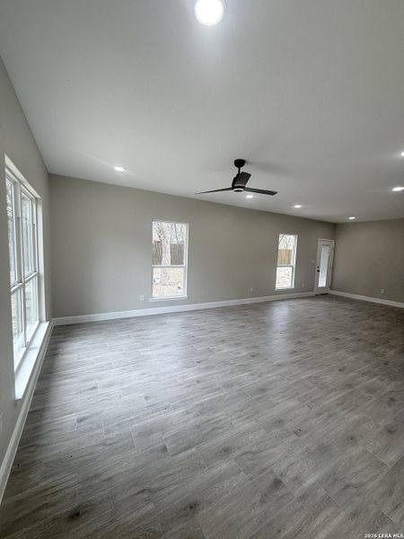 Spacious, unfurnished interior of a new home in , San Antonio (Image 9).