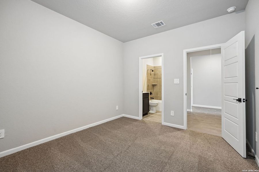 Spacious, unfurnished interior of a new home in , San Antonio (Image 36).