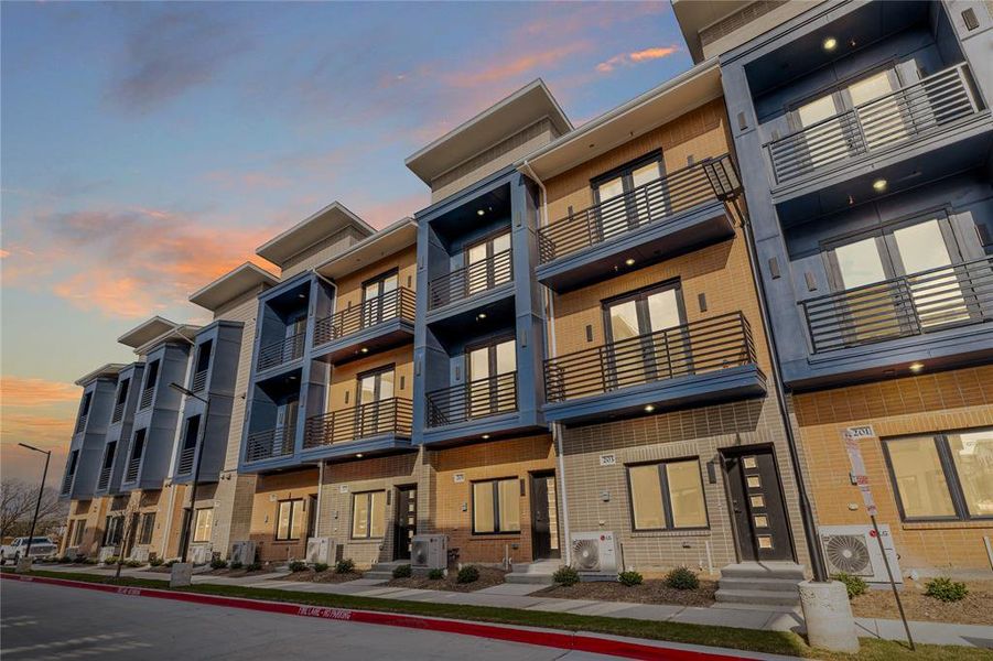 Condo located in Fort Worth, TX showcasing its design and architecture (Image 4). Condo located in Fort Worth, TX showcasing its design and architecture (Image 4).