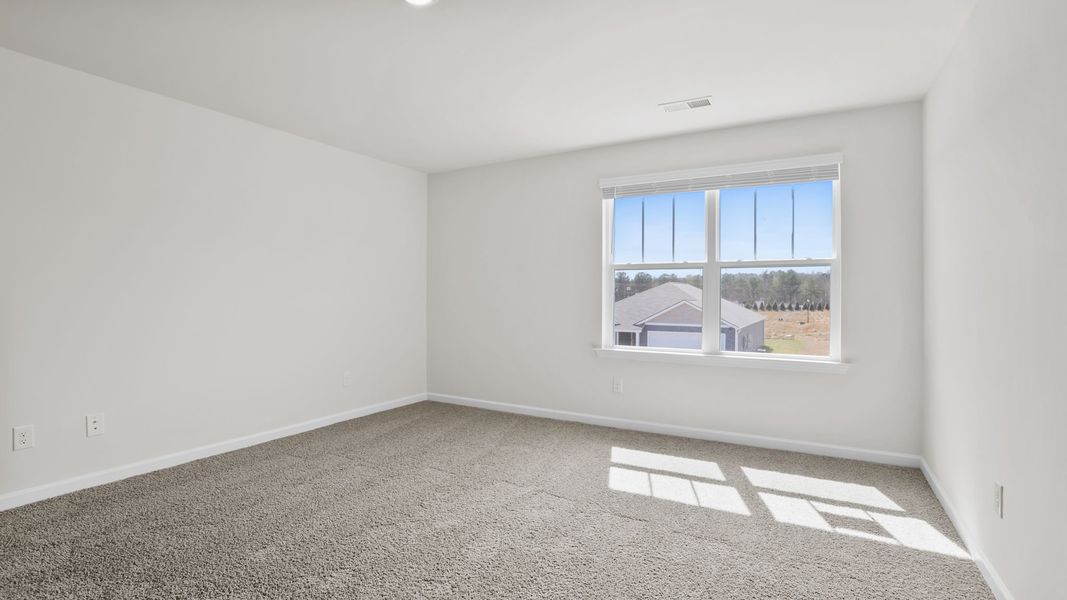 Spacious, unfurnished interior of a new home in Hawk Ridge, Anderson (Image 28).