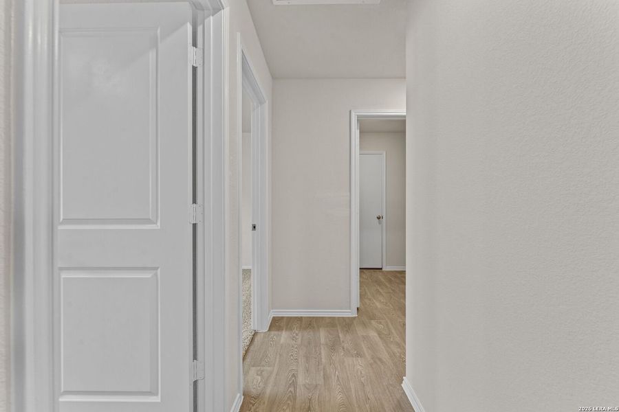 Spacious, unfurnished interior of a new home in Bollinger, Uhland (Image 26).