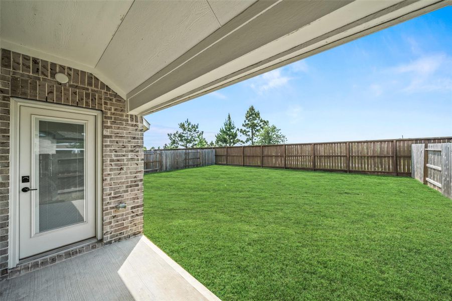 Exterior details and patio area of a home in Mavera, Conroe (Image 23).