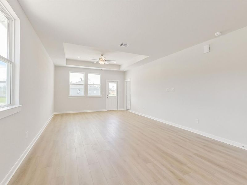 Spacious, unfurnished interior of a new home in Spring Branch Crossing, Conroe (Image 27).