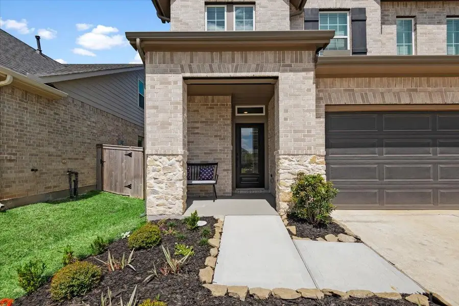 Exterior details and patio area of a home in The Grand Prairie 40’, Hockley (Image 3).