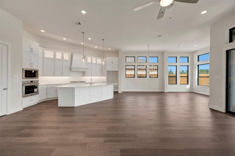 Spacious, unfurnished interior of a new home in The Highlands Encore - Harbor Collection, Porter (Image 12).