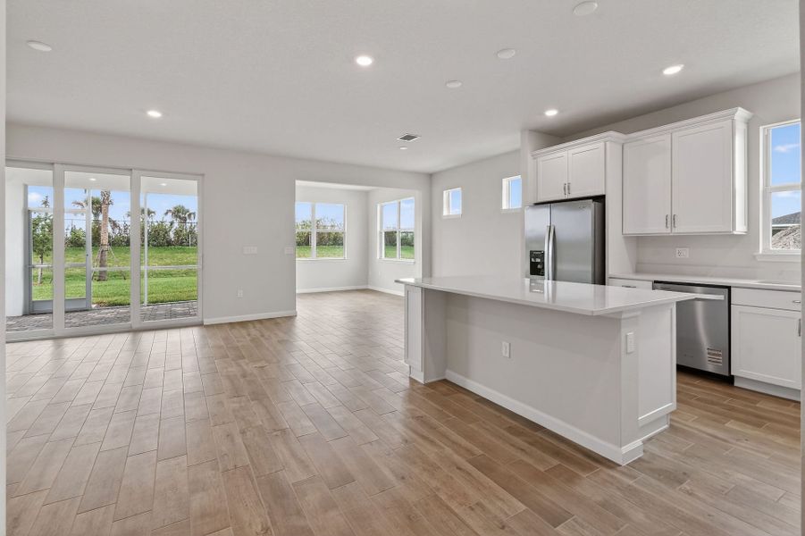 Spacious, unfurnished interior of a new home in Del Webb Tradition, Port St. Lucie (Image 21).