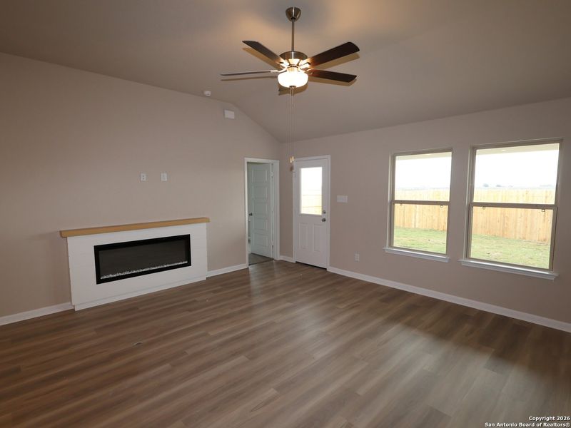 Spacious, unfurnished interior of a new home in Meadows at Clear Springs, New Braunfels (Image 13).